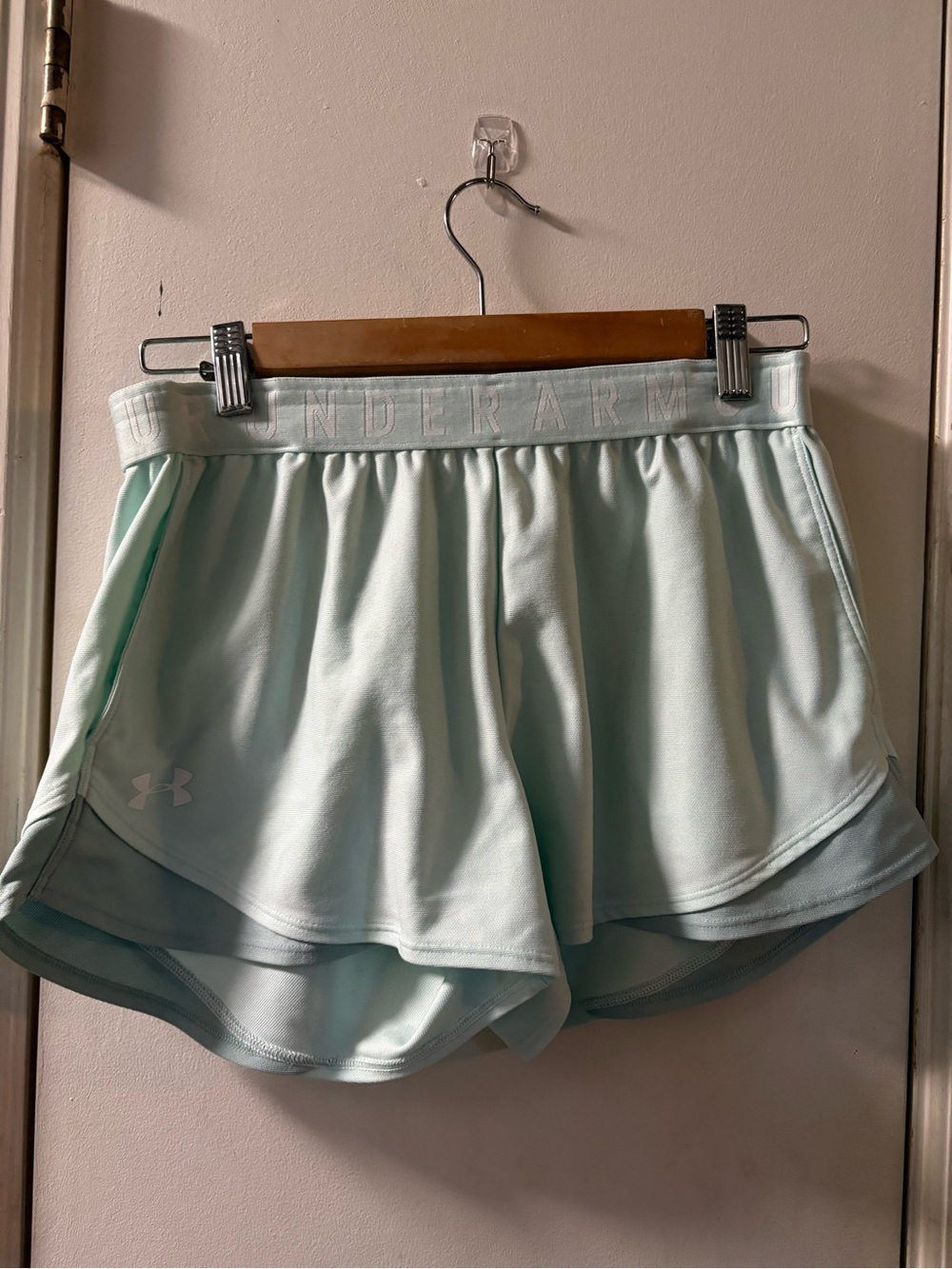 Under Armour Light Mint Performance Athletic Shorts size M